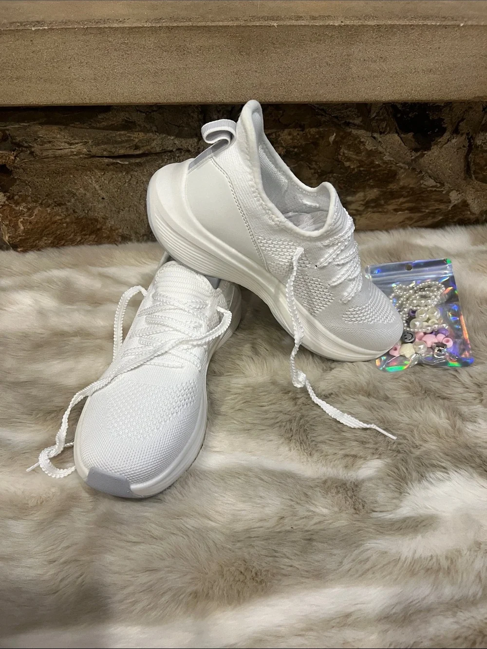 NWT Stelle Kids White Knit Lace-Up Sneakers